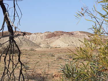 Ein Blick auf die Opalfelder von Andamooka, wo Zebraopal gewonnen wird.